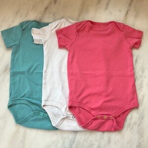 Primary Short Sleeve Bodysuits (Bundle) size 9-12 months